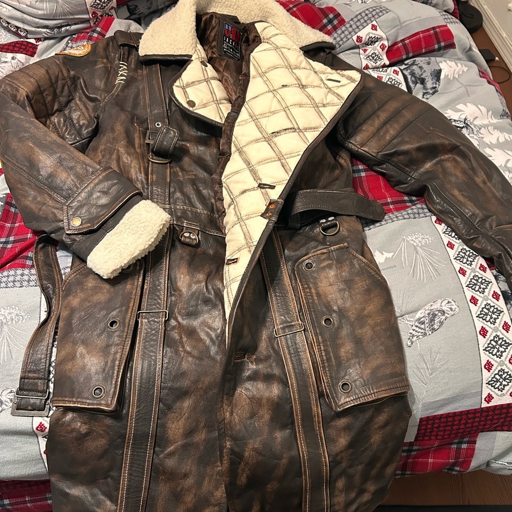 Classic Brown Leather Aviator Jacket with Shearling Collar
